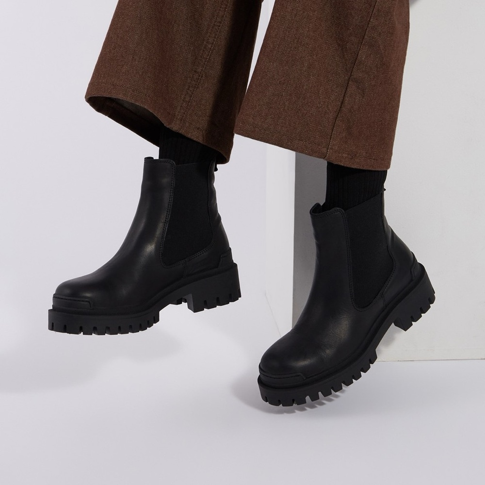 Floyd Penelope Chelsea Boots Black Chunky Lug Sole Women’s Size 8.5